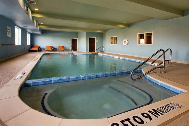 Holiday Inn Express Hotel & Suites Vernon College Area by IHG