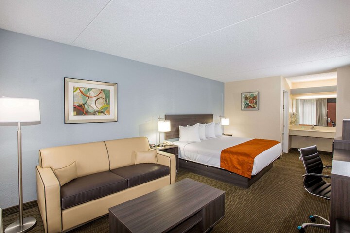 Room 8 of 17