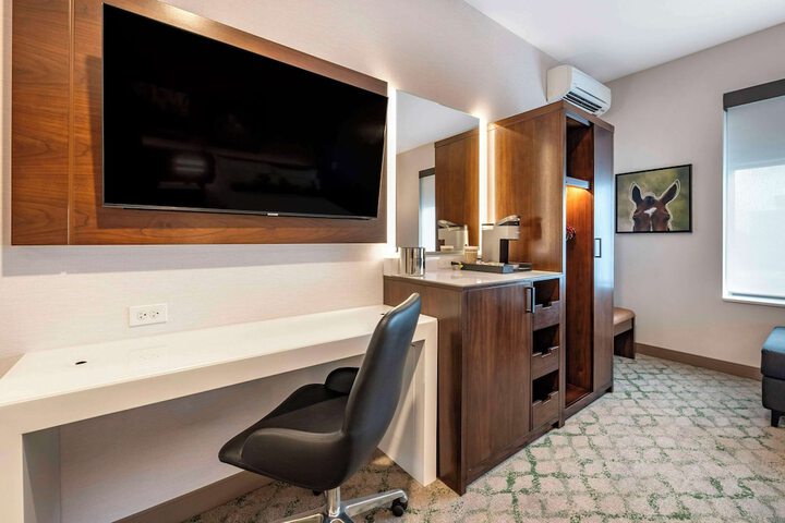 Room 34 of 60