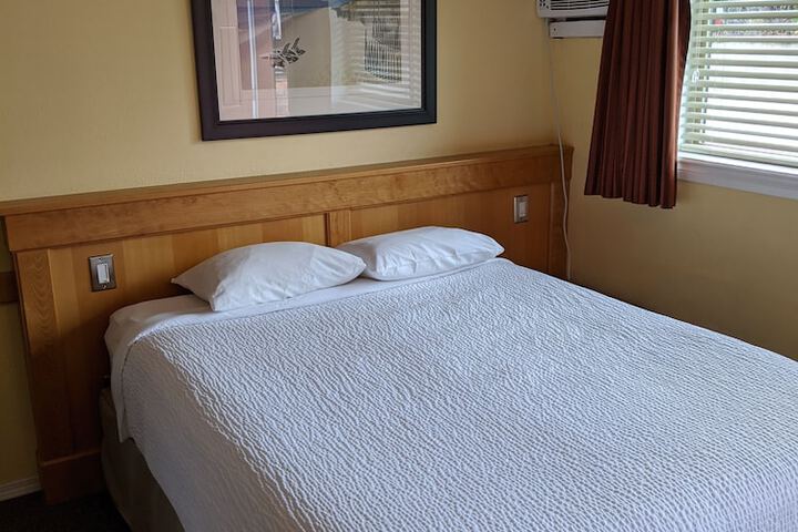 Room 11 of 11
