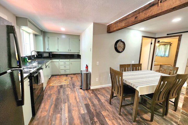 Miners Suite in Shaver Lake