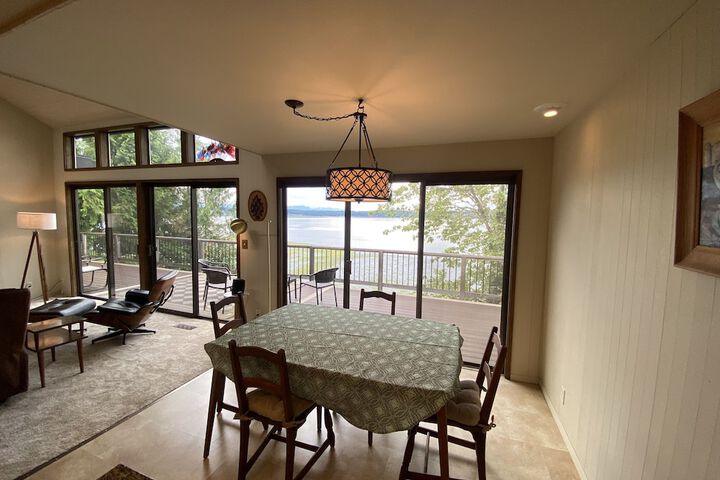 PNW MCM 155ft Private Waterfront Gem on Raft Island w / Hot Tub 3 Bedroom Home by RedAwning