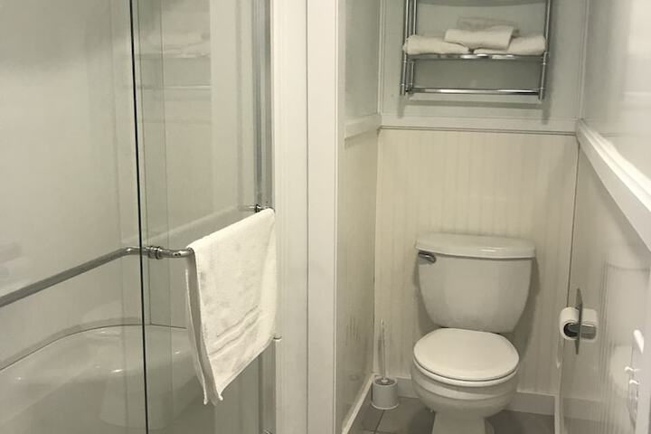Room 8 of 42
