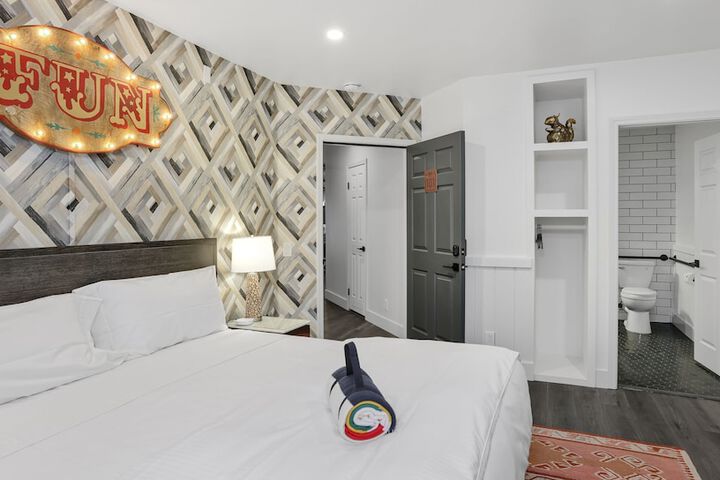 Room 30 of 41