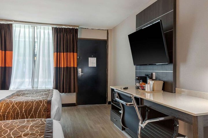 Room 17 of 24