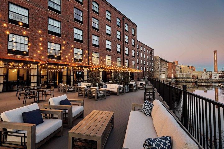 The Loom Hotel Tapestry Collection by Hilton