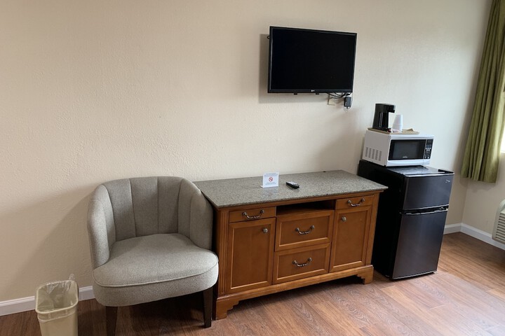 Room 16 of 40