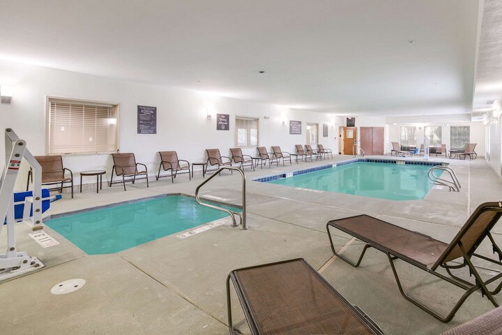 Pool 4 of 34