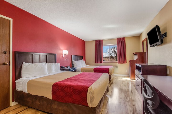 Room 10 of 28