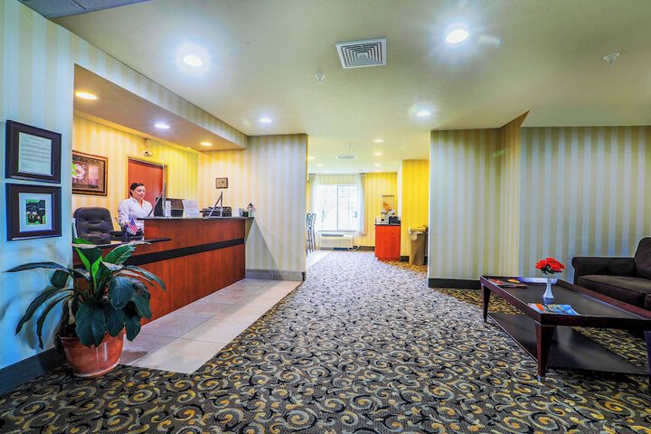 Evansville Inn & Suites by OYO