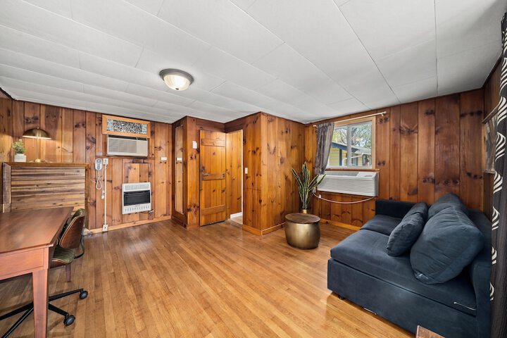 CedarWood Inn