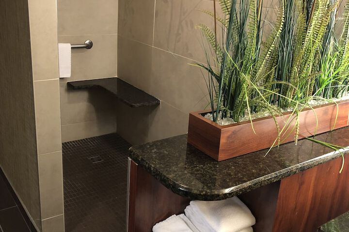 DoubleTree by Hilton Akron Fairlawn