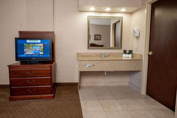 Room 33 of 34