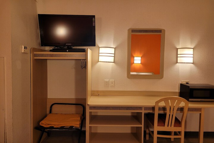 Modern Stay 39 Lakeview by OYO Minonk Garden