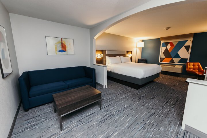 Room 13 of 28