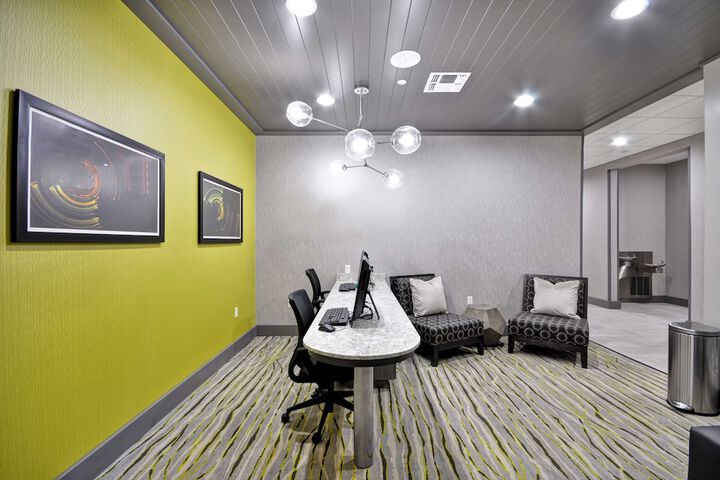 Business Center 37 of 37