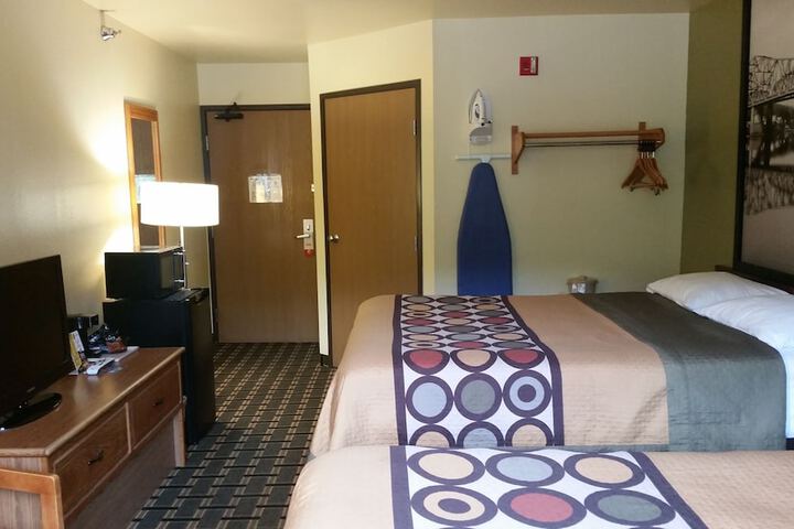 Super 8 by Wyndham Wheeling WV