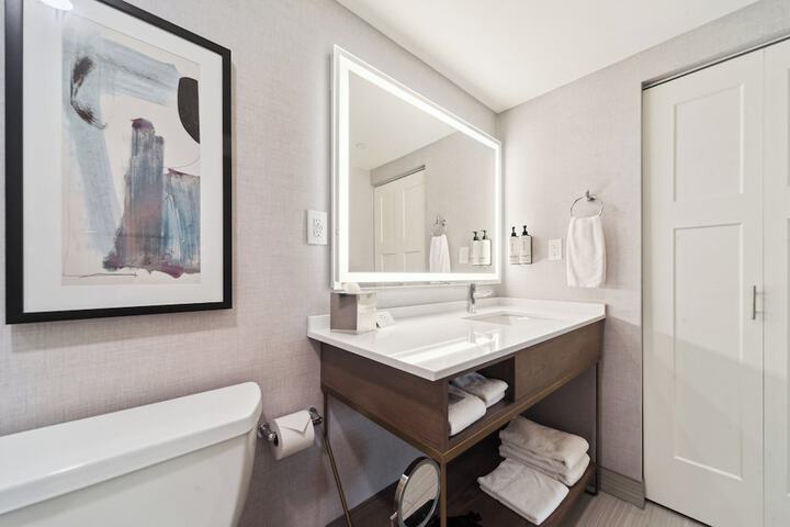 Crowne Plaza Lansing by IHG