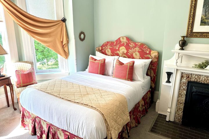 Room 12 of 34