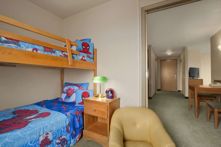 Room 10 of 20