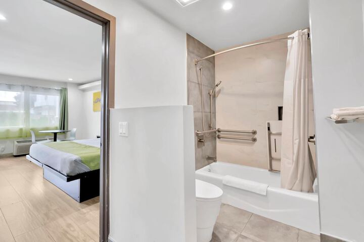 Room 10 of 30