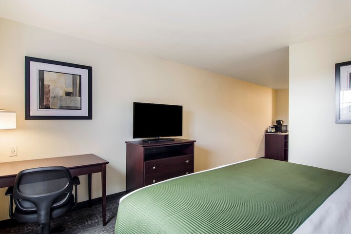 Room 32 of 43