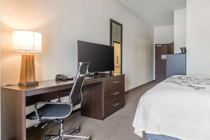 Room 27 of 34