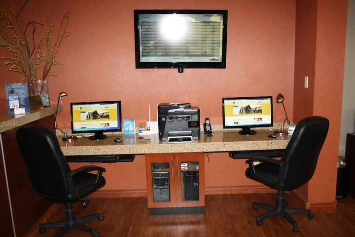Business Center 55 of 56