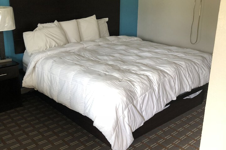 Room 6 of 60