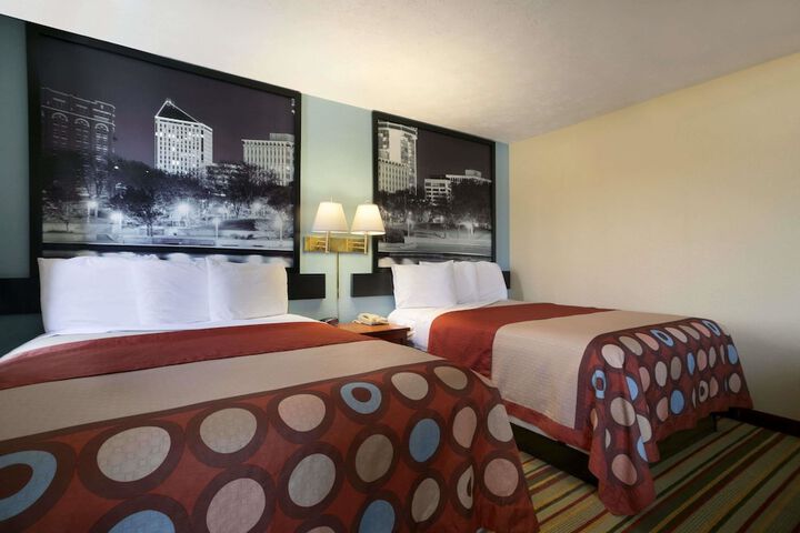 Room 4 of 8