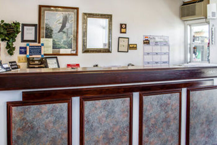 Rodeway Inn & Suites