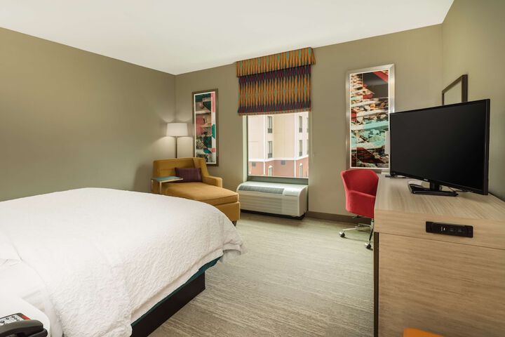 Room 13 of 33