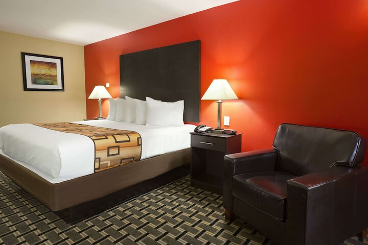 Room 17 of 28