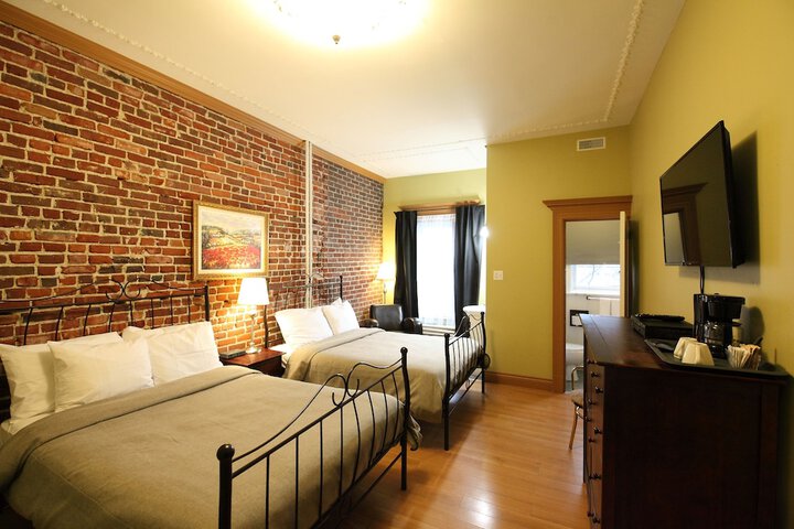 Room 28 of 40