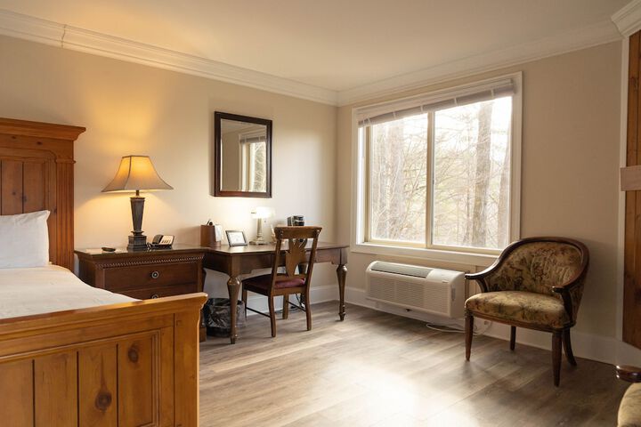 Room 40 of 77