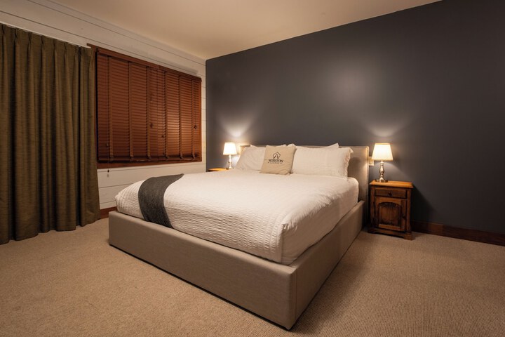 Room 10 of 28