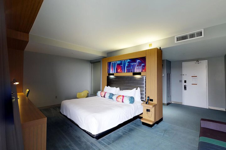 Room 8 of 35