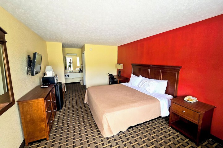 Room 9 of 30