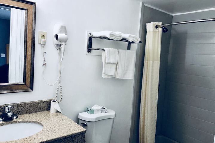 Chisholms Motor Inn