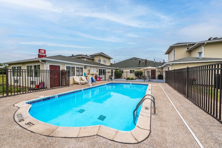 American Inn and Suites Dundee