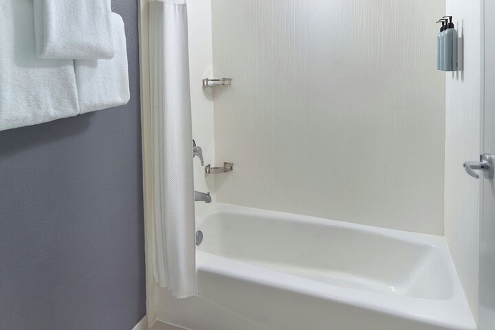 Courtyard by Marriott Tallahassee Downtown / Capitol