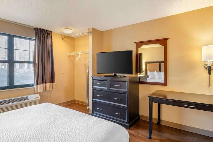 Room 11 of 33