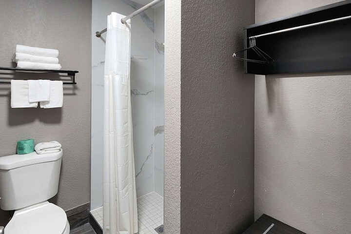 Room 17 of 31