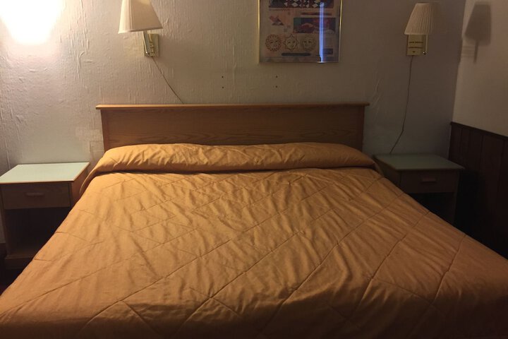 Room 27 of 37