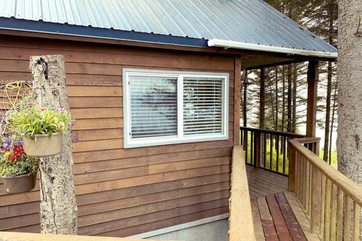 Lost Anchor Cabins - Ocean-view cabins on the bluff