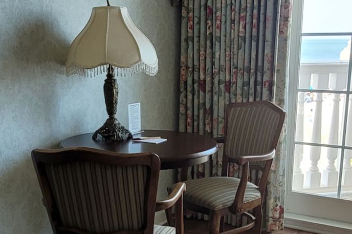 Room 32 of 100