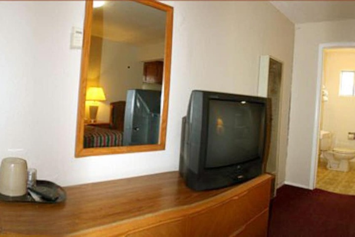 Sunset Inn and Suites