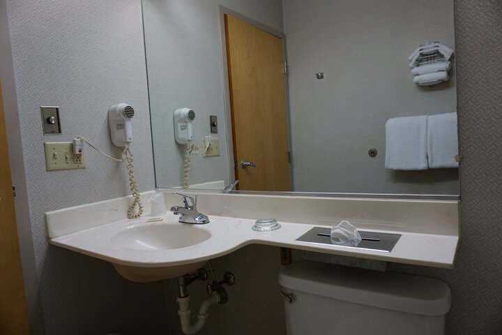 CenterWay Hotel Buffalo North Near University