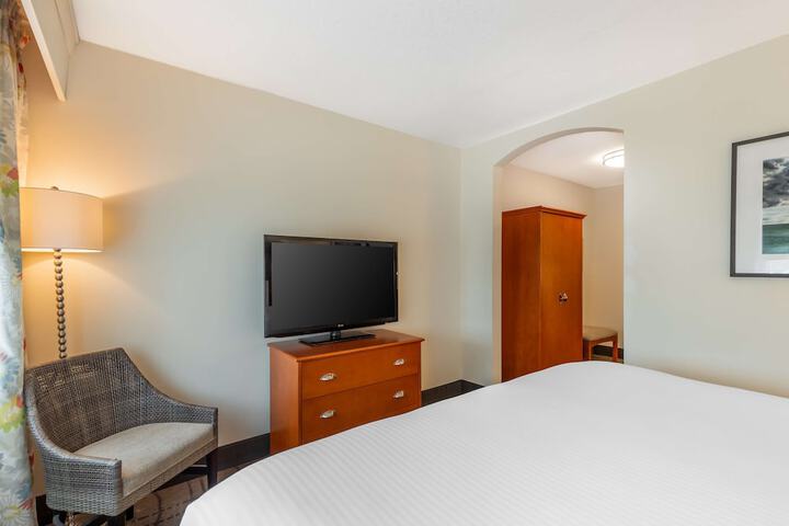 Best Western Plus University Park Inn & Suites