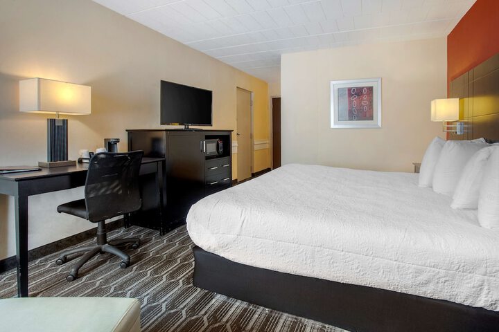 Room 17 of 28